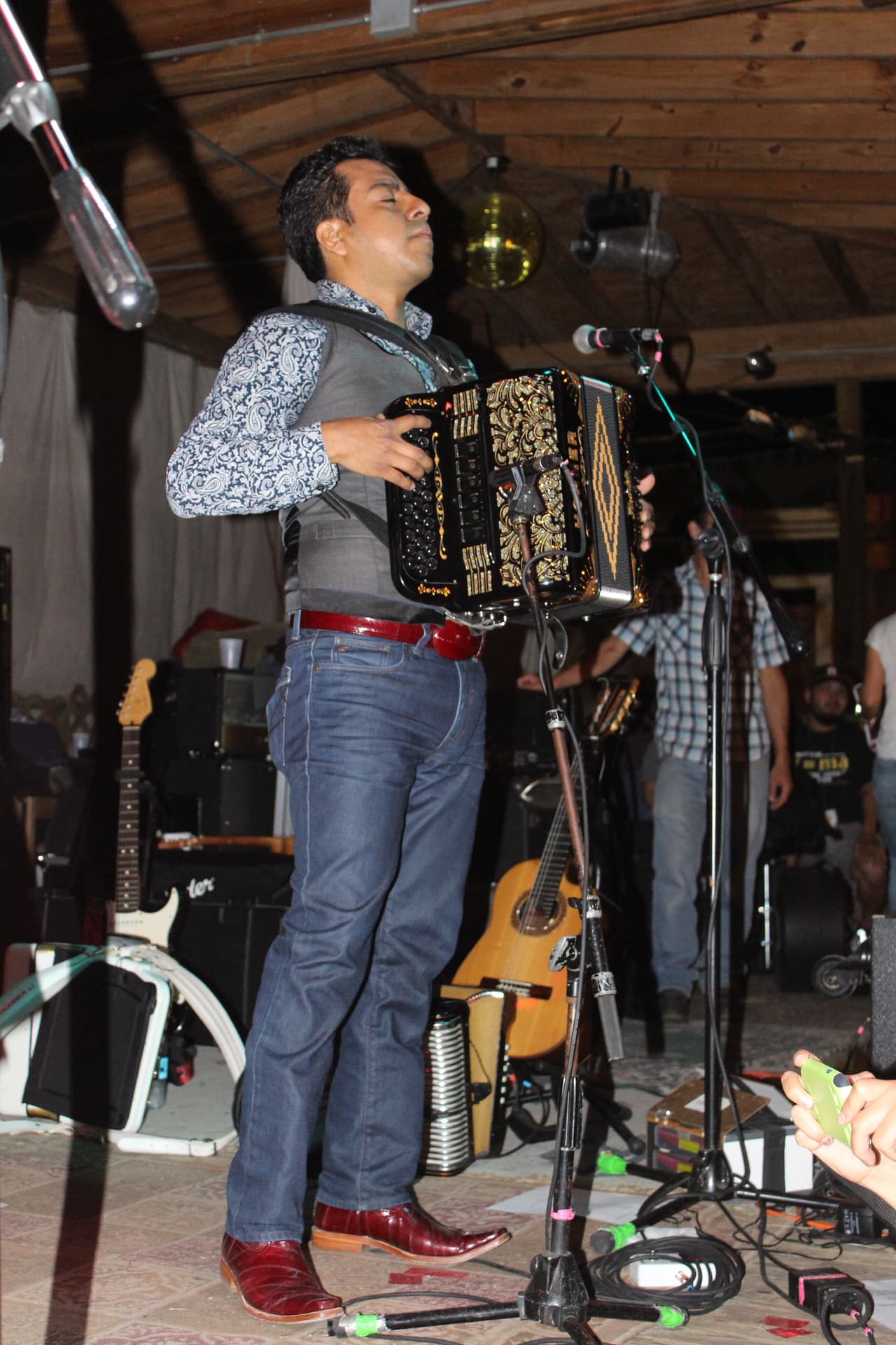 La banda México-Americana ofreció un concierto en el "Last Concert Café” como parte de la gira promocional de su nuevo disco titulado Buenaventura.