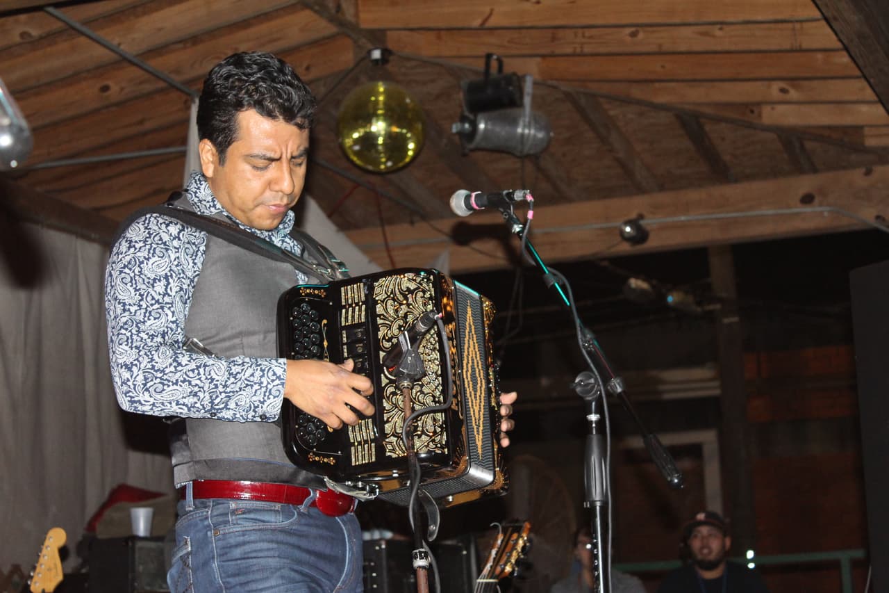 La banda México-Americana ofreció un concierto en el "Last Concert Café” como parte de la gira promocional de su nuevo disco titulado Buenaventura.
