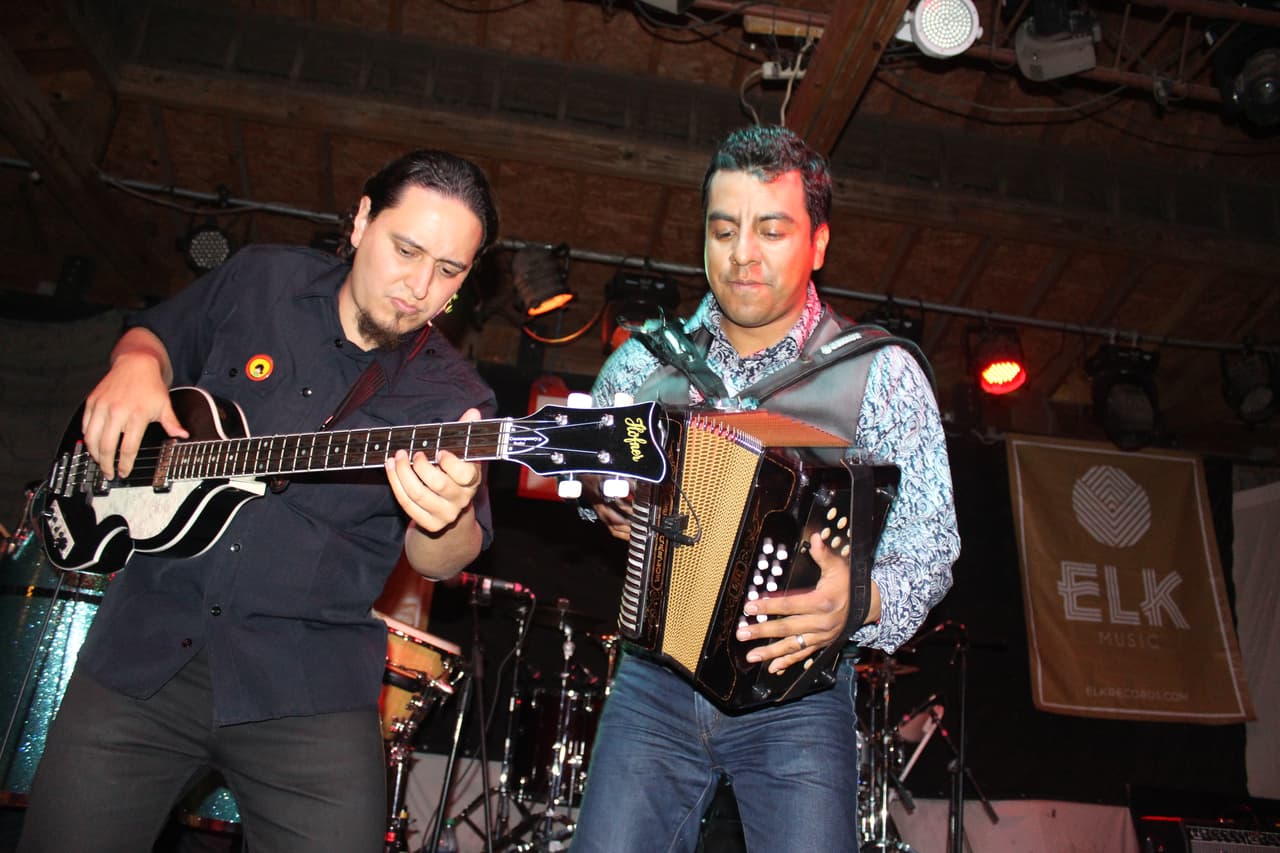 La banda México-Americana ofreció un concierto en el "Last Concert Café” como parte de la gira promocional de su nuevo disco titulado Buenaventura.