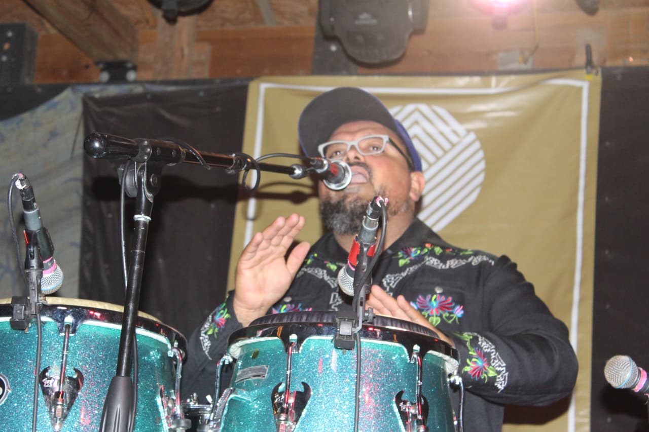 La banda México-Americana ofreció un concierto en el "Last Concert Café” como parte de la gira promocional de su nuevo disco titulado Buenaventura.