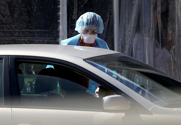 Instalan en San Antonio el primer 'drive thru lab' para hacer prueba del nuevo coronavirus 