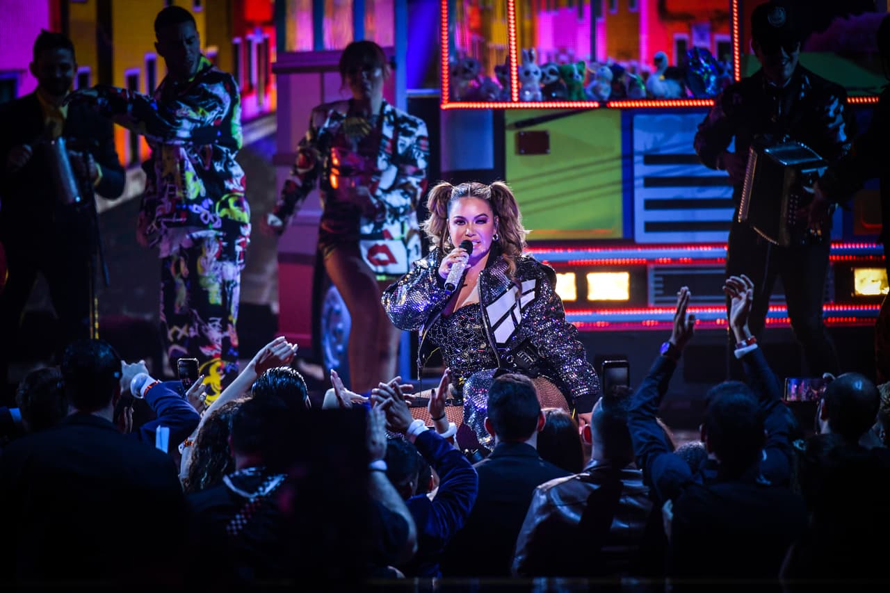 Así fue como terminó grabando 
<b>con Amandititita ’Ticket de salida’</b>. Y para que todo quedara en familia, el esposo de la Reina de la Anarcumbia, Ulises Lozano (quien también integrante de Kinky), les produjo la canción.