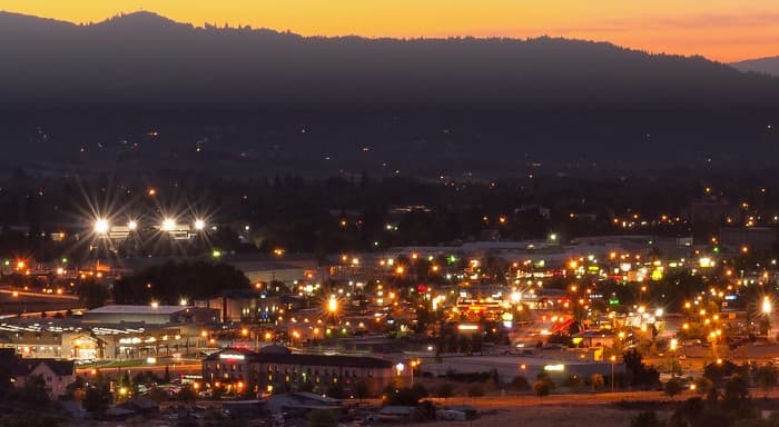 <b>8 Medford, Oregon</b>
<br>La primera ciudad no californiana en la lista es Medford, que junto a Grants Pass tienen una de las peores calidades de aire de Oregón y de Estados Unidos. El creciente número de incendios forestales en la zona ha agravado la contaminación del aire.