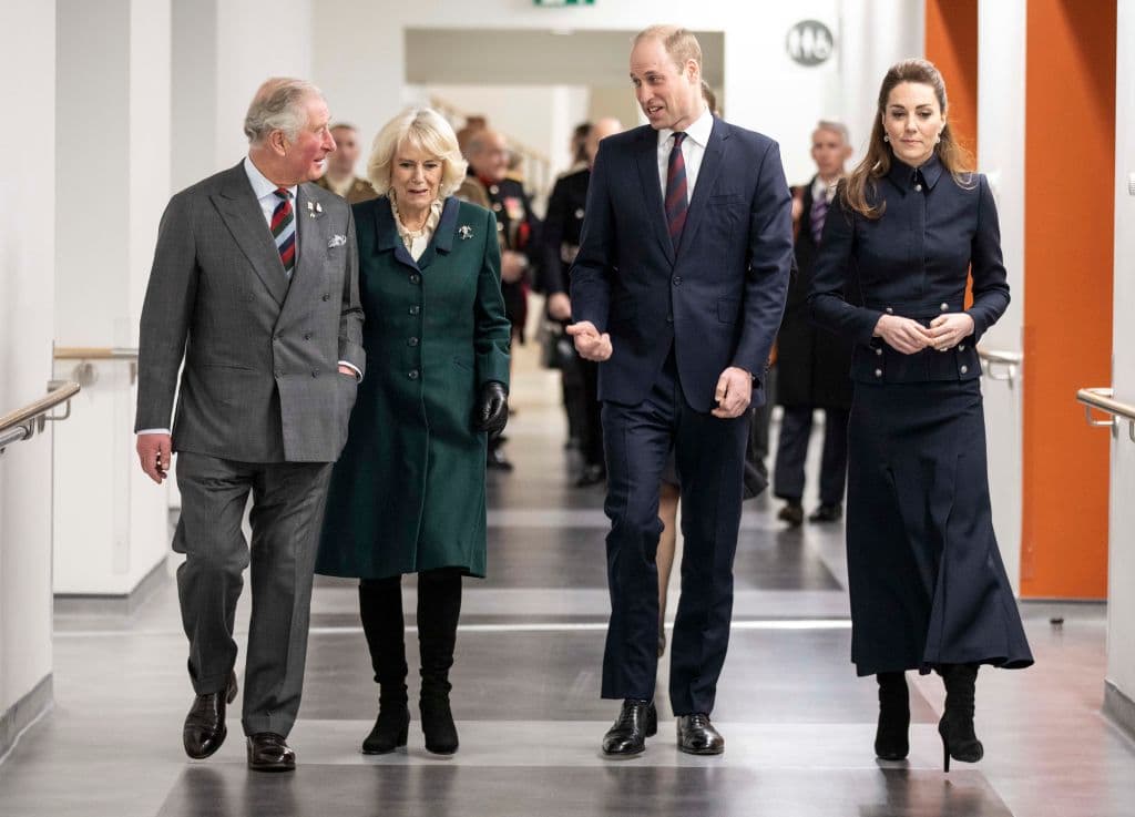 Este martes, el príncipe Carlos, su esposa Camilla de Cornualles, el príncipe William y su esposa Kate Middleton 
<b>visitaron el Centro de Rehabilitación Médica de Defensa Stanford Hall en Loughborough</b>, para convivir con el personal militar que es atendido en el lugar.
<br>