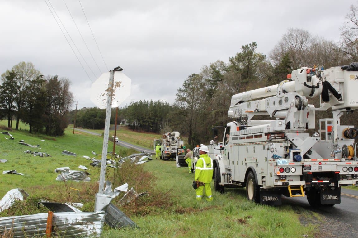 La cooperativa Pee Dee Electric indicó que más de 700 clientes sufrieron apagones debido a las tormentas.