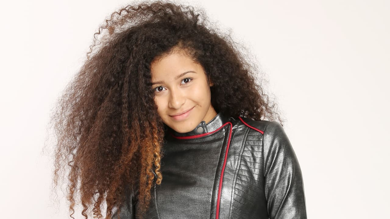 Valiéndose de su look y su originalidad, quiere dejar en alto el nombre de su país.