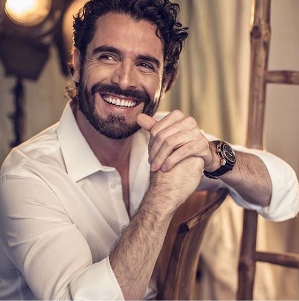 El galán Rafael Novoa nos sorprende cada noche en 'Bloque de Búsqueda' como el Coronel Hernán Martín.