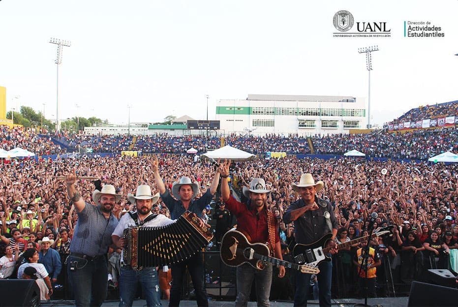 Este grupo es originario de Monterrey y son muy exitosos, llenan cada lugar al que van.