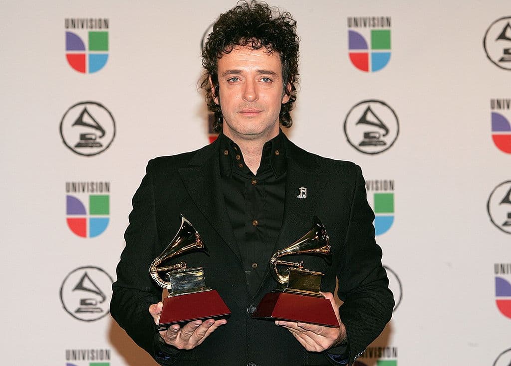 <b>Gustavo Cerati</b> fue oficialmente dado por muerto el 4 de septiembre del 2014 a los 55 años, tras un paro respiratorio. El cantante argentino y líder de Soda Estereo había sufrido un accidente cerebrovascular isquémico que lo había dejado en coma, cuatro años atrás.