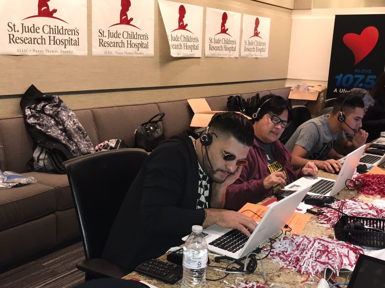 A pesar de que no hablan mucho español, los 2 hicieron su mejor esfuerzo.
<br>
<br>
<b>DONA AQUÍ: <a href="http://bit.ly/UnidosConStJude" target="_blank">bit.ly/UnidosConStJude</a></b>