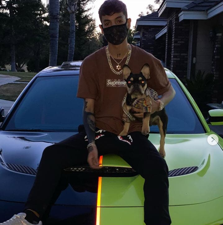 Hasta este lunes 25 de mayo, el joven ya sumaba 17.5 millones de reproducciones en YouTube con su tema 
<b><a href="https://www.youtube.com/watch?v=rkVj0gdXpVg" target="_blank">'F1'</a></b>
<a href="https://www.youtube.com/watch?v=rkVj0gdXpVg" target="_blank">. </a>
<br>