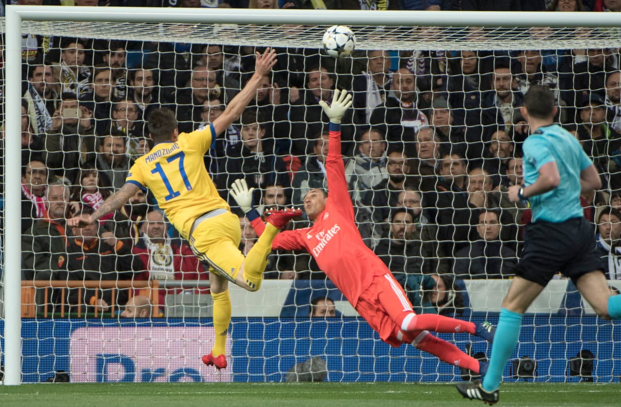 Muy temprano, Juventus advirtió sus intenciones y se fue arriba de visitante con gol del croata Mario Mandzukic al minuto 2.