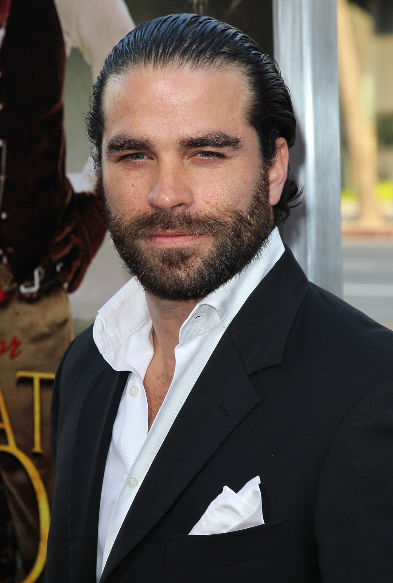 Después de tres años de descanso de la pantalla chica, el actor regresó para formar parte del elenco juvenil de 'Pasión y poder'.