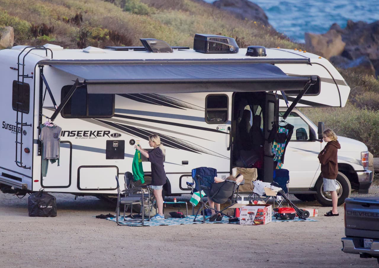 Tori Spelling y sus hijos estarían viviendo en una casa rodante