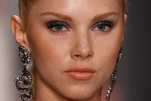 Pasteles. ¿Otra opción que sigue on track? Los delicados y femeninos colores pasteles. Opta por un azul cielo, un verde menta o un rosa pálido.