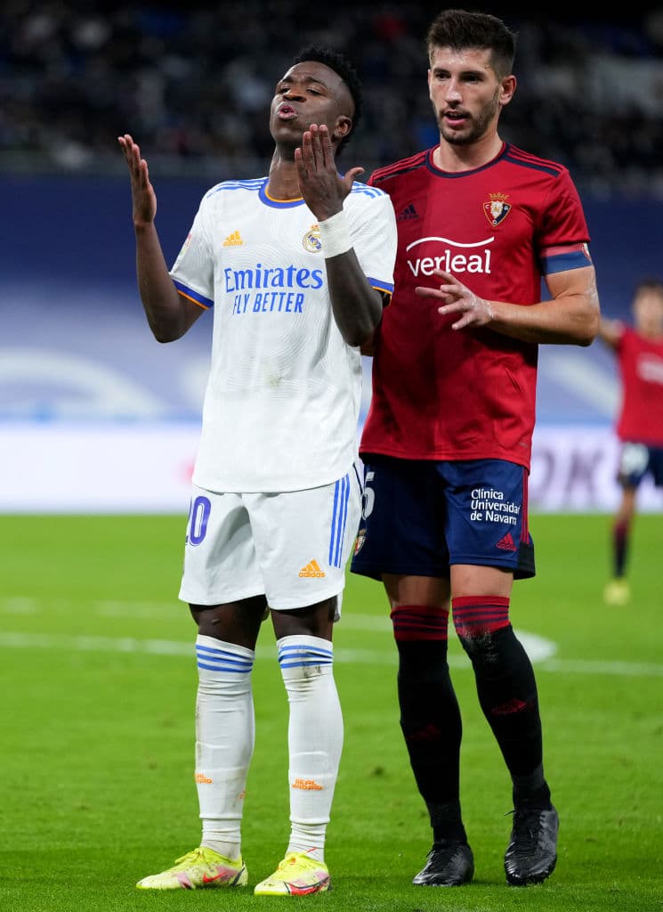 La defensa de Osasuna no deja que la artillería pesada del Real Madrid los penetre y firman el empate 0-0.