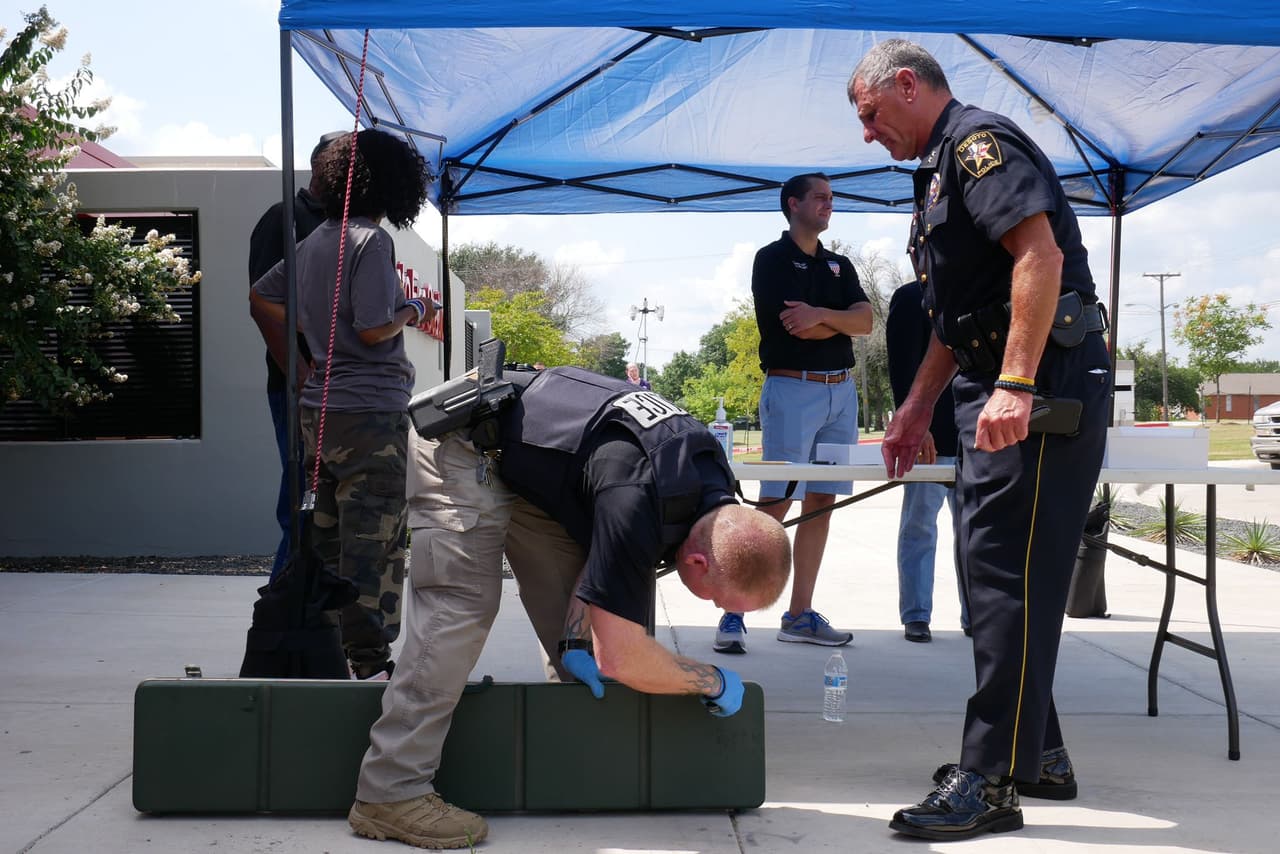 El departamento no pidió información sobre las armas entregadas y no se les pidió identificación a las personas.