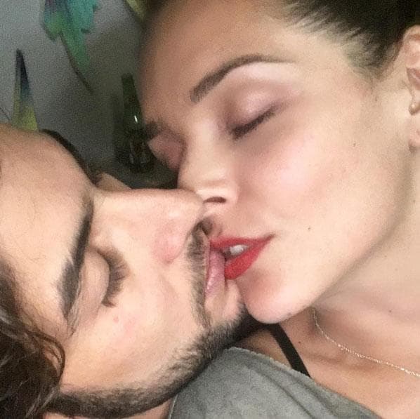 La pareja comenzó su noviazgo en 2016, cuando trabajaron juntos en la telenovela 'Las amazonas'.