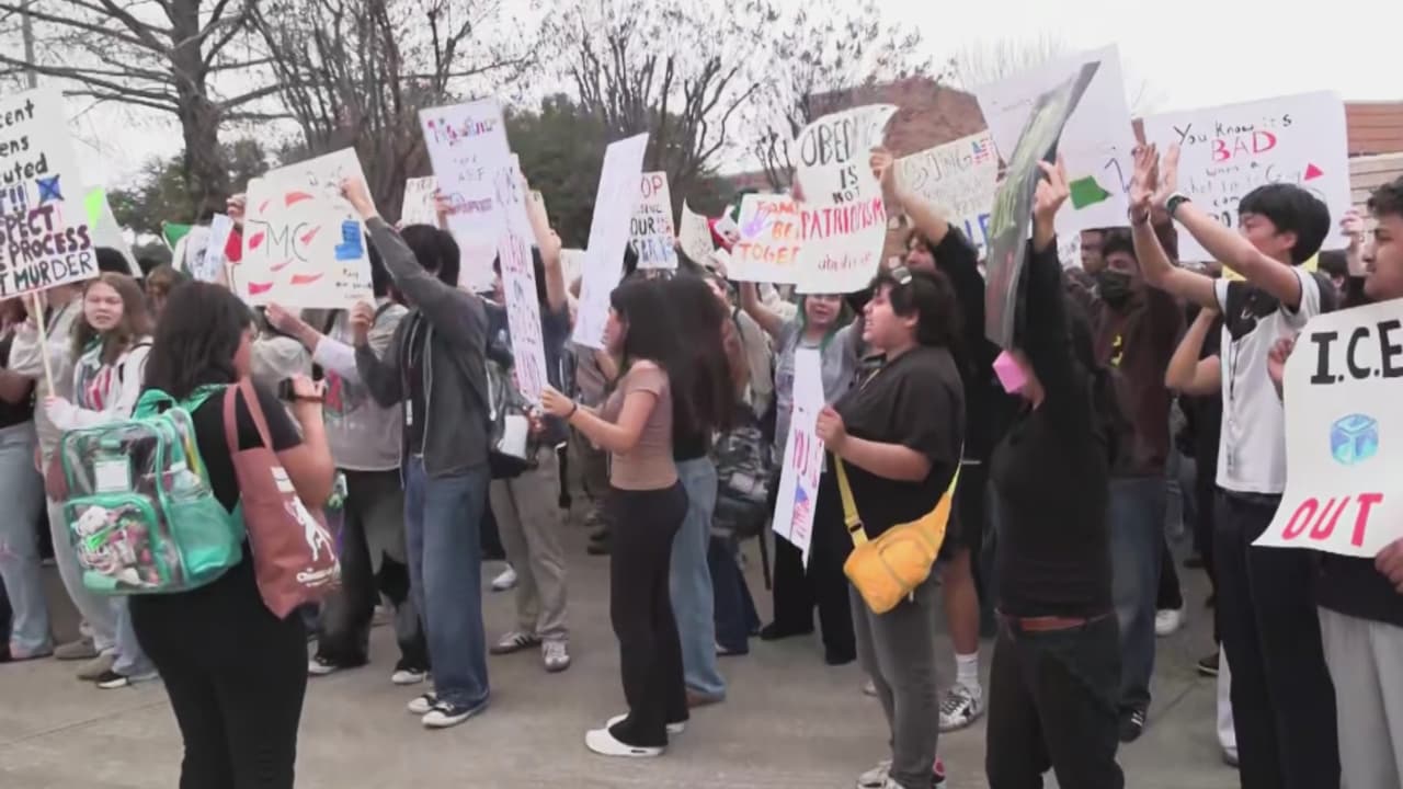 El Fiscal Ken Paxton pide que se investigue a Dallas ISD por protestas contra ICE