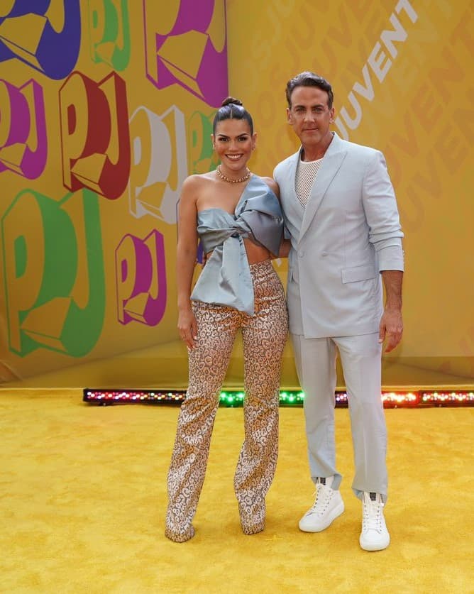Tampoco su esposo Carlos Ponce, quien también es uno de los presentadores en la alfombra roja.