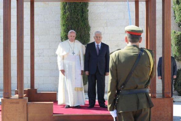 Aquí, la ceremonia de bienvenida en honor al papa Francisco, presidida por Mahmud Abbás en Ramallah, Cisjordania.