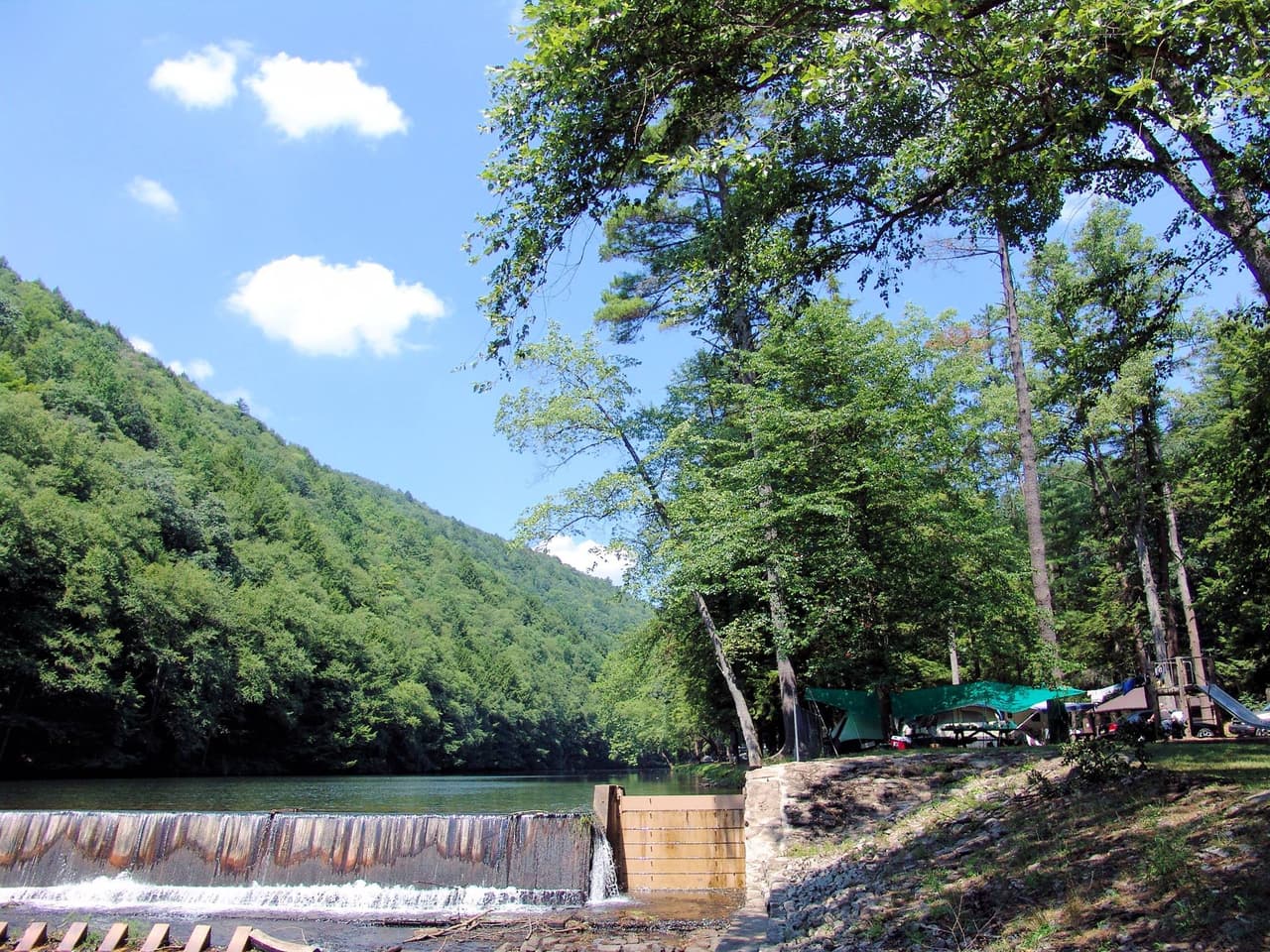 <b>Disfruten de la naturaleza</b>. Con 121 parques estatales y áreas naturales espectaculares, Pensilvania tiene mucho que ofrecer a papá y a los amantes del aire libre. Así que ya sea que quieran pasar la tarde a la orilla de un lago o acampar, no faltarán opciones para este tipo de actividades.