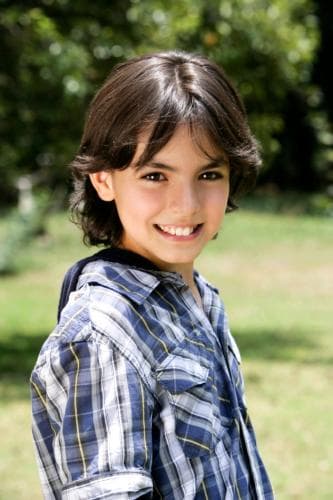 Adriano Zendejas tenía 10 años cuando se integró al elenco de 'Amar sin límites' (2006). El pequeño actor siguió haciendo otras participaciones en melodramas como 'Muchachitas como tú' y 'Juro que te amo'.