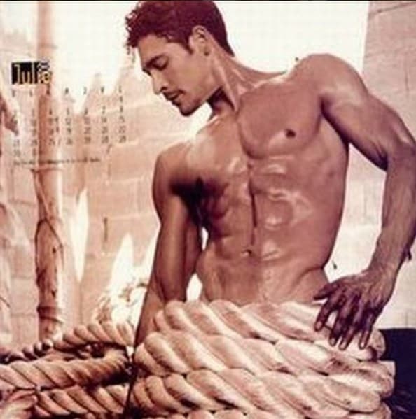 Johnny también creó el exitoso grupo musical Proyecto M con dos ex miembros de Menudo y grabó cuatro álbumes.