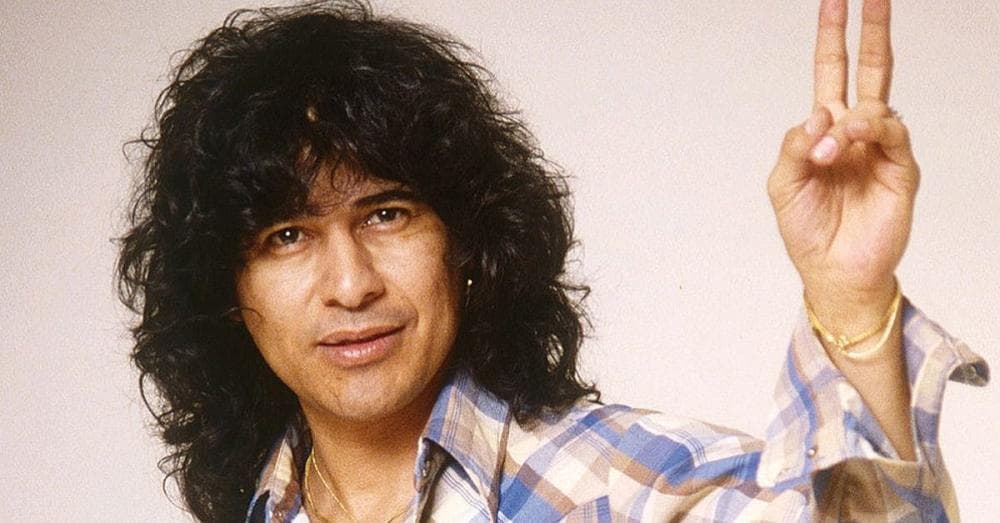 Así como ese logro, Rigo Tovar tuvo muchos más: premios, discos de oro, de platino, su propia película, documentales, libros y un legado que es parte importante en la historia de la música latina en general, principalmente en el género tropical. Rigo Tovar nació el 29 de marzo de 1946 y falleció el 27 de marzo de 2005, a los 58 años de edad.