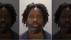 La policía anunció el jueves que Blake Davis, de 39 años, el padre de la víctima, fue arrestado. Ha sido acusado de homicidio involuntario, que pone en peligro el bienestar de un niño y otros cargos relacionados.