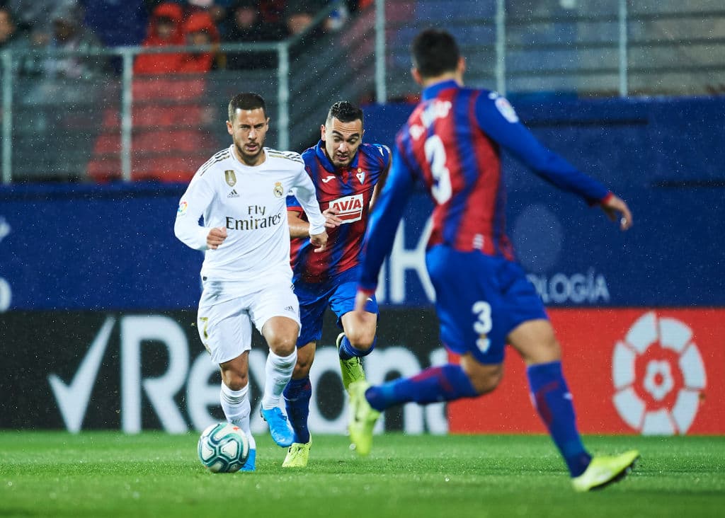 Con goles de Sergio Ramos, Federico Valverde y doblete de Karim Benzema, el real Madrid golea y llega 25 unidades.