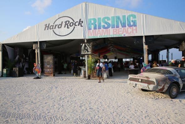 La música comenzó a las 3 de la tarde y no se detuvo hasta la medianoche, ofreciéndole al público un espectáculo inolvidable y a la altura de Miami Beach.