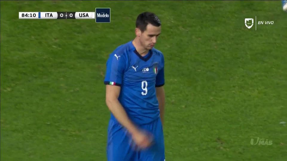 Tiro desviado de Kevin Lasagna