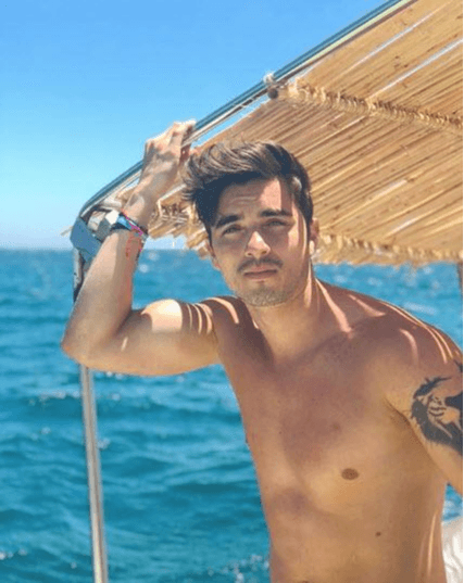 “De repente, él se fue a San Diego, como que me dejó de hablar un tiempo, se me hizo muy raro y de repente pues lo empiezo a ver saliendo a los mismos lugares, quedándose en los mismos hoteles que mi mamá, y no yo, la prensa, imagínate", explicó.