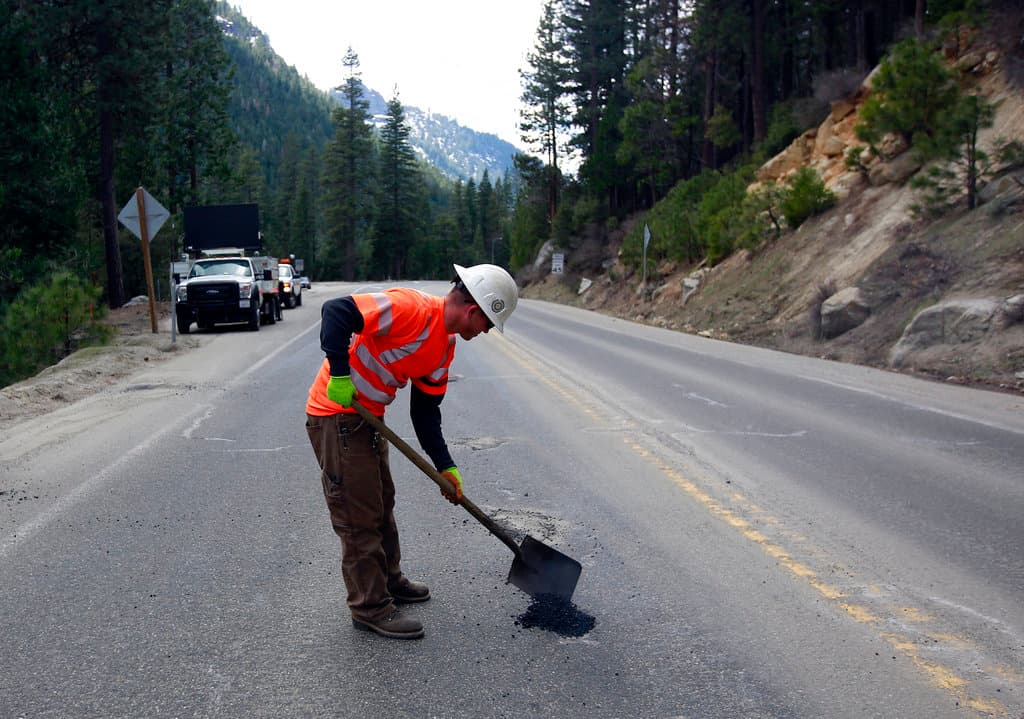 <h3 class="cms-H3-H3">Medida A, para la reparación de calles y baches, entre otros.</h3>
<br>La Ley de Alivio de Congestión, Seguridad, Mantenimiento, Transporte y Transporte del Condado de Sacramento de 2022 propone un
<b>impuesto sobre las ventas del 0,5%</b> durante 40 años para recaudar un estimado de $212,512,500 anuales para proyectos de transporte y tránsito.