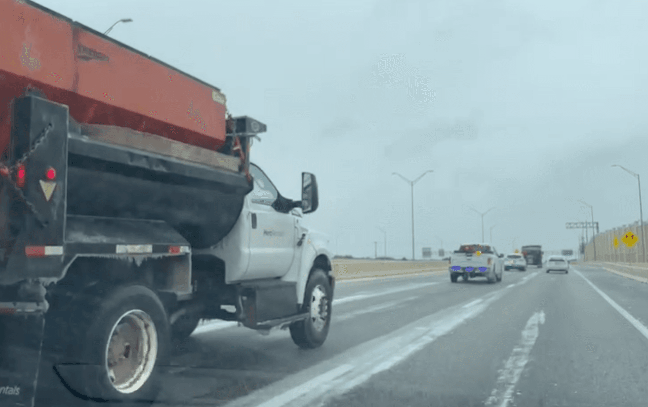 Más de 40 accidentes de tránsito durante tormenta invernal en Austin: así puedes ver cómo están las carreteras