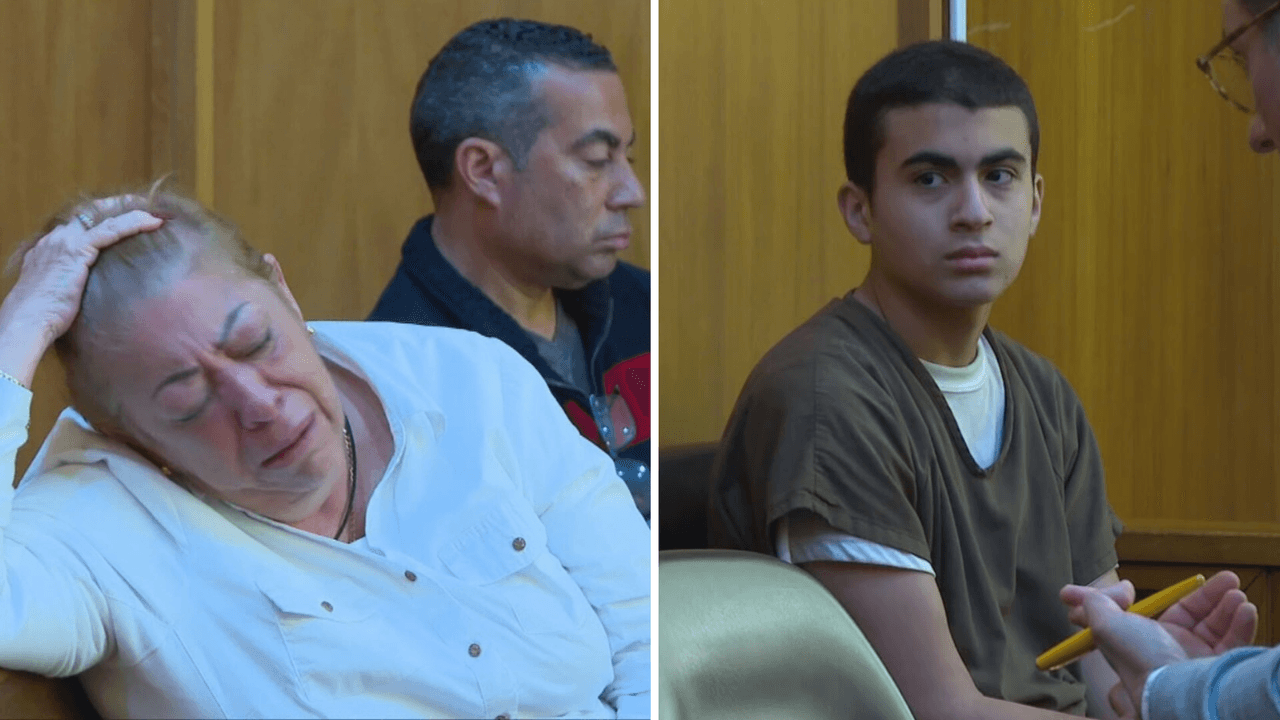 En la declaración el joven dice que el 13 de octubre fue a la escuela y cuando regresó se quedó en su casa. Y a las 10:00 de la noche aproximadamente se fue a dormir y 
<b>cuando despertó fue a la cocina, agarró un cuchillo y se dirigió al cuarto donde estaba su mamá durmiendo.</b> Le dijo una mala palabra y supuestamente la apuñaló dos veces en el cuello. 
<br>
<br>
<b>Derek: </b>Me desperté y fui a la cocina. Agarré uno de los cuchillos de cocina y fui al cuarto de ella y luego yo....
<br>
<b>Oficial: </b>Está bien, puedes decirlo
<br>
<b>Derek: </b>Yo la maté
<br>
<b>Oficial: </b>¿Tú la mataste? Está bien, ¿qué tipo de cuchillo era? ¿Sabes?
<br>
<b>Derek: </b>Era un cuchillo de cocina
<br>
<br>
<b>“Mira mi mano”</b>, dice Derek señalando su mano derecha con la mano izquierda, mostrándole la sangre seca a quien le interroga.
<br>
<br>En la audiencia 
<b>estuvieron presentes su abuela, su padre y otros familiares</b>, y les tocó escuchar el fuerte relato. En los videos se puede ver que el joven lucía inquieto, intercambiaba notas en una libreta con su abogada y susurraba con ella.