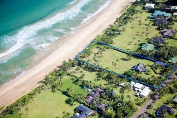 El ambiente es tal que probablemente sacarías tu falda de hierbas y comenzarías a bailar el ritmo típico, relajado y lento de Hawái.