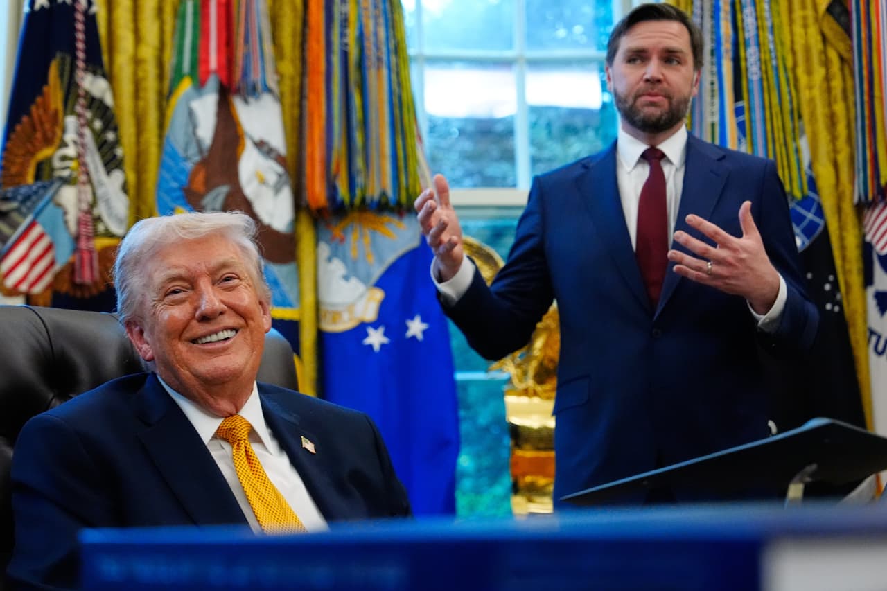 De "una época dorada" a "estamos trabajando en ello": Trump y Vance presentan visiones diferentes sobre la economía