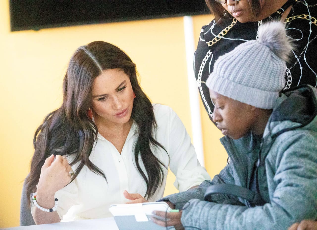 "Su deseo de hacer de su fundación un éxito es mayor que nunca", agregó la fuente, "y 
<b><a href="https://www.univision.com/shows/despierta-america/meghan-markle-y-harry-donaran-parte-de-las-ganancias-de-su-boda-a-los-afectados-por-el-coronavirus-video" target="_blank">lo que le está sucediendo al mundo</a></b> los hace más decididos a hacer el bien en el mundo".
<br>