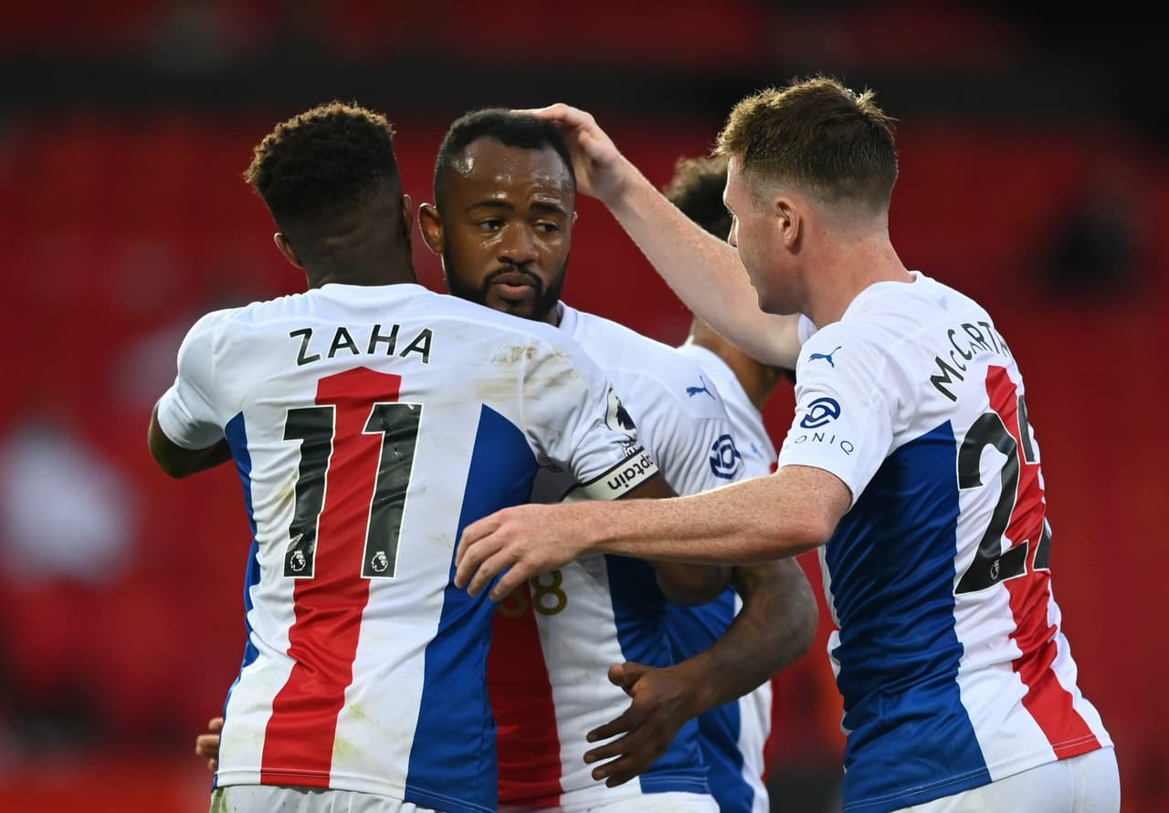 Andros Townsed (7’) abrió el marcador para los visitantes y Zaha (74’) creció la ventaja por la vía penal.