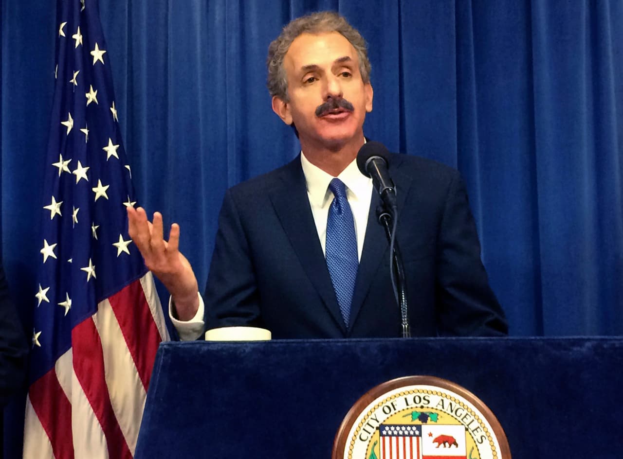 Mike Feuer se retira de la contienda a la alcaldía de Los Ángeles
