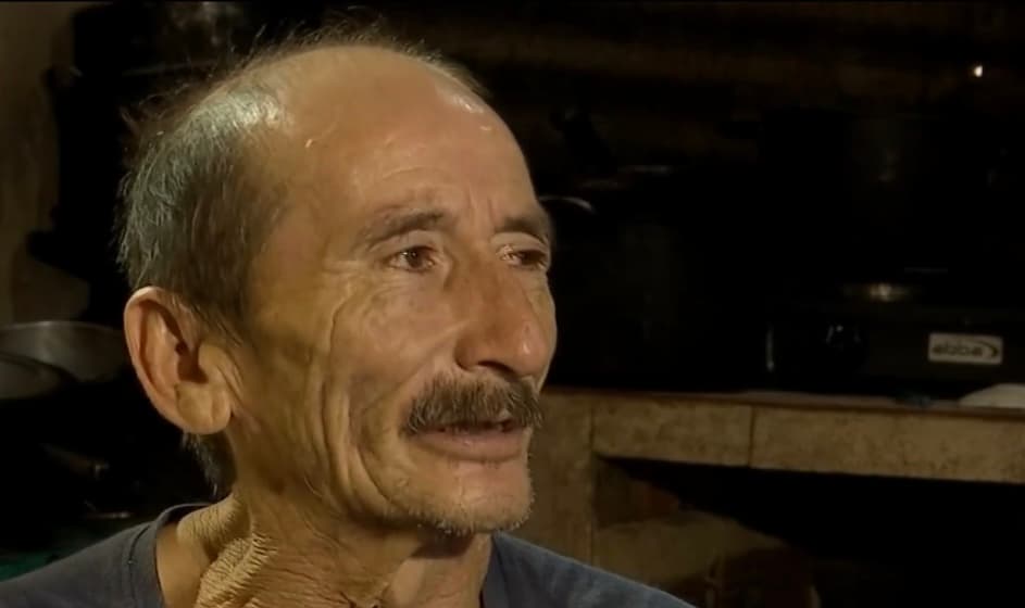 En días muy buenos, este afligido hombre consigue sacar unos $5 dólares que destina a las necesidades de Lady, Nicole, Llilian, Brandon, Steven y la pequeña Sofía. “Seguiré luchando por ellos hasta donde pueda”, dice con el ceño compungido y al borde del llanto. 
<br>