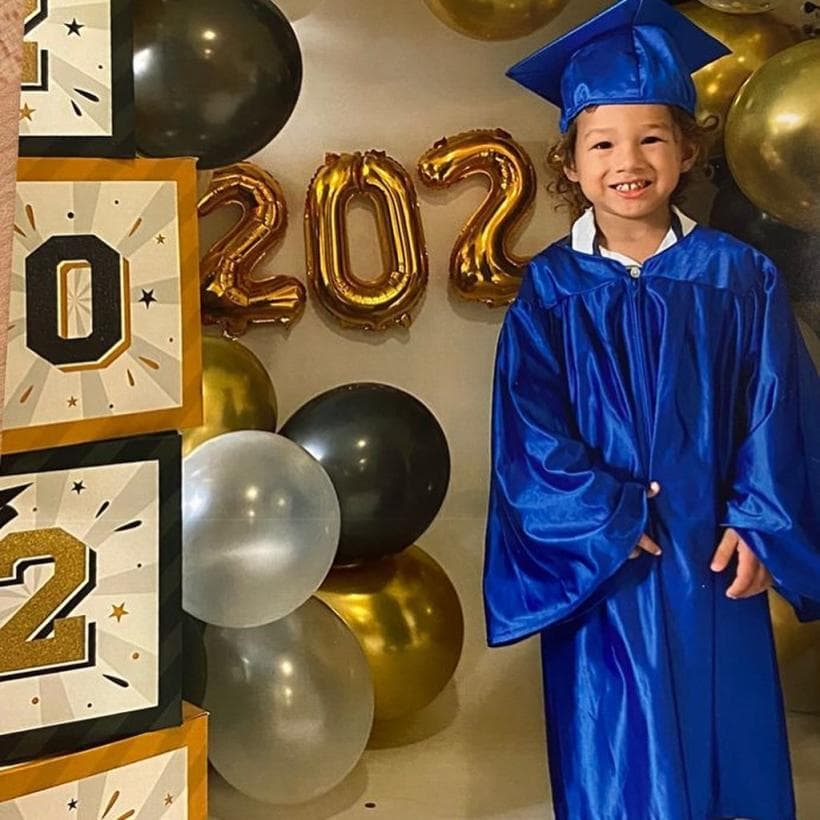 El conductor mexicano está muy orgulloso de los logros de sus cinco hijos y más este año que tres de ellos se graduaron. Liam, el hijo menor de Alan y Cristy culminó su curso de pre-kínder. "Derrítanse de amor junto conmigo", escribió la enamorada mamá al pie de la foto de su pequeño.
