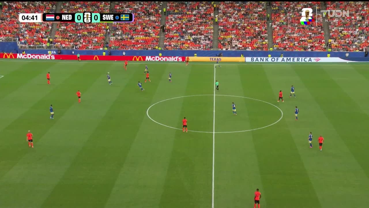 ¡GOL!  anota para Holanda. Brian Brobbey