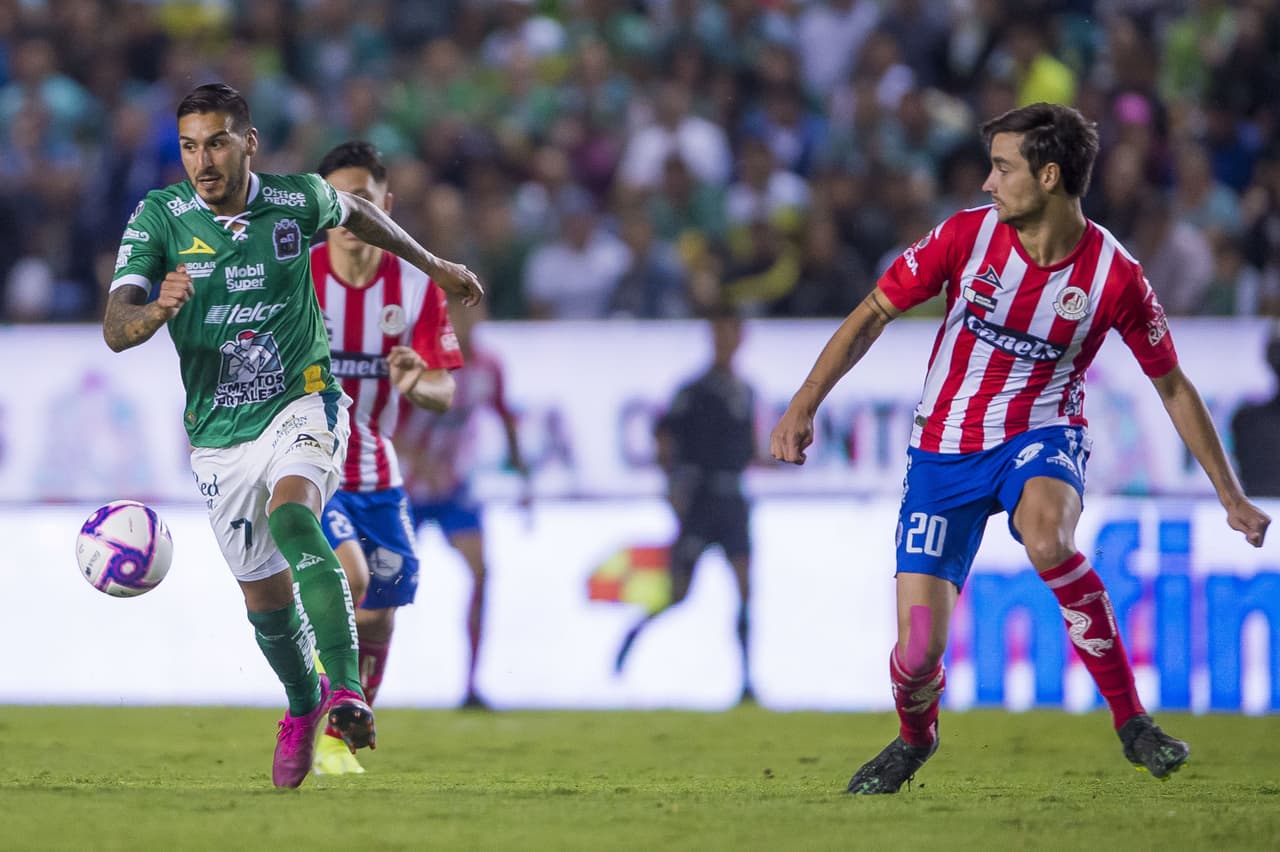Con un autogol sumado a los goles de Jean Meneses y Ángel Mena, el León se aproxima a la Liguilla y aleja a San Luis de la zona de calificación.