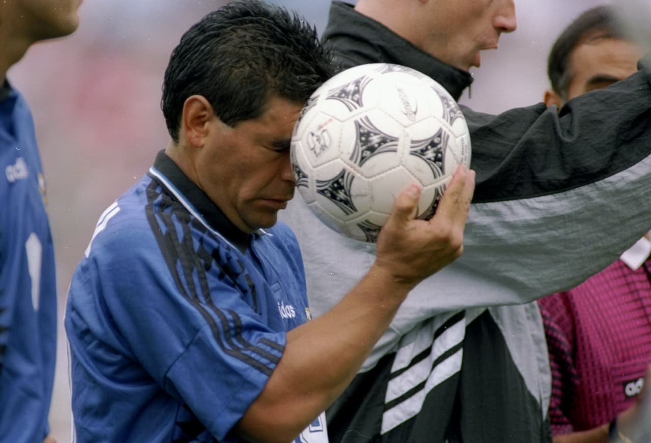 Diego Maradona ha vivido dos casos de dopaje, el primero en 1991 con Napoli por una sustancia derivada de cocaina y en el Mundial de 1994 cuando dio positivo de efedrina.