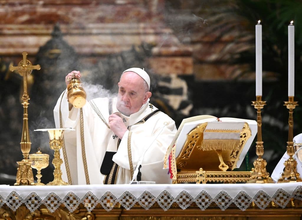 <b>Papa Francisco</b>, líder de la
<b>iglesia Católica</b>, recibió su dosis de la vacuna contra el coronavirus el 14 de enero de 2021, informó el Vaticano sin dar a conocer imágenes del hecho.