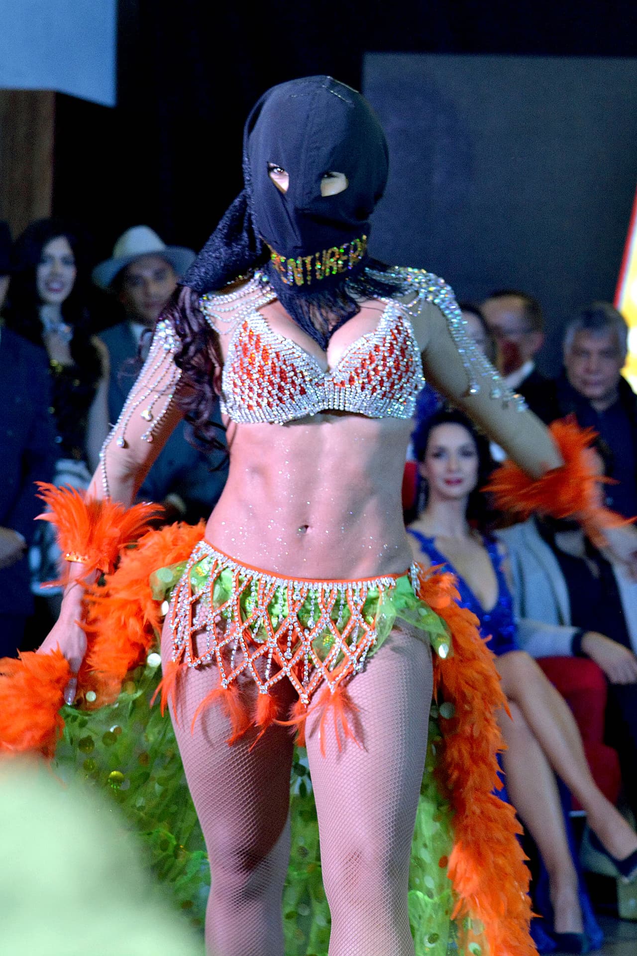 También sorprendieron con una 'Aventurera encapuchada', de la cual no quisieron revelar su rostro por el momento.