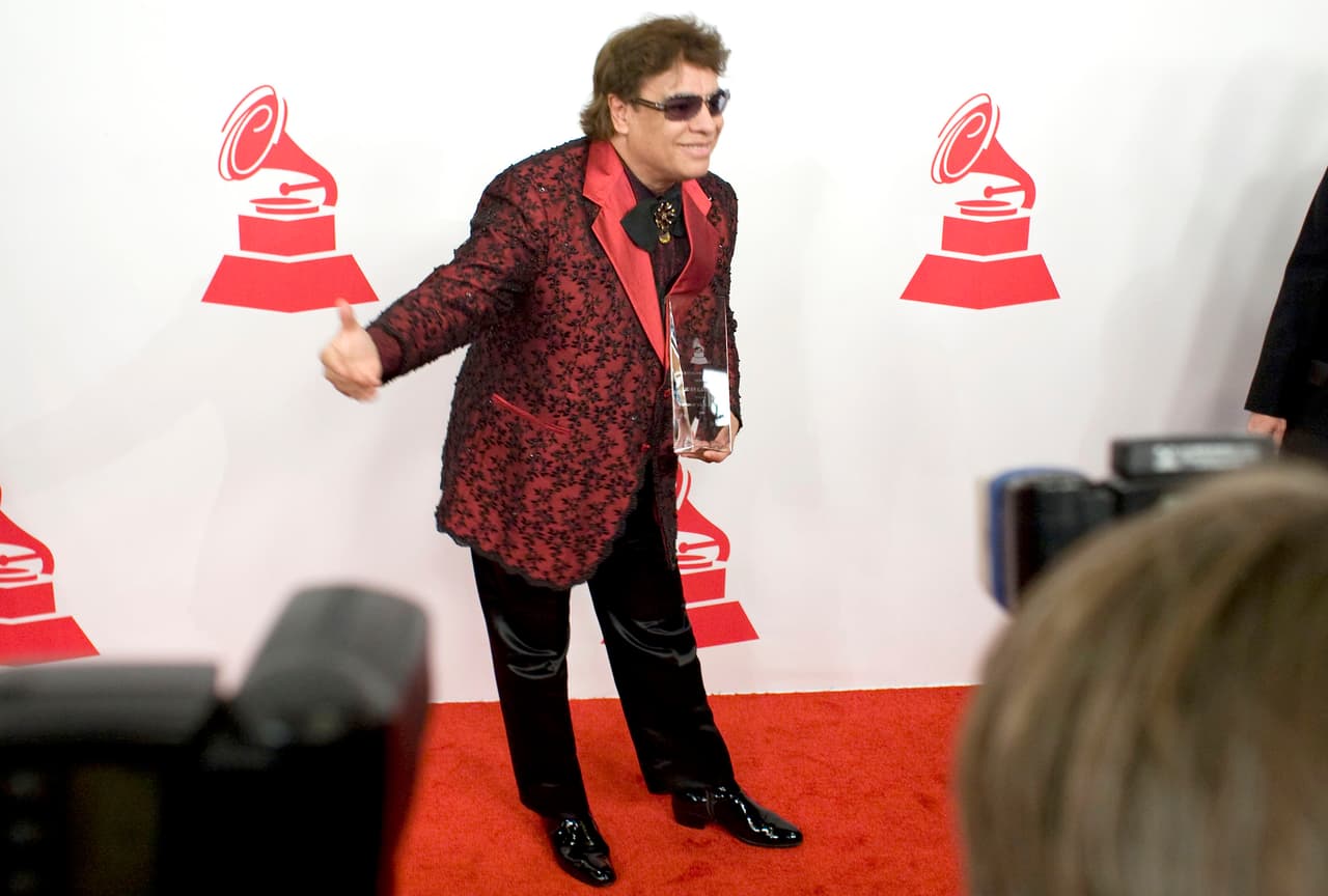 La familia Aguilera puso fin a los rumores y pidió que no se tocara más el tema, aunque desde el fallecimiento de Juan Gabriel, las versiones de que el cantante podría estar vivo han continuado.